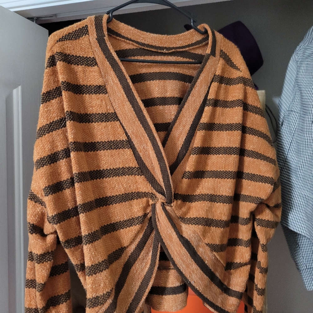 Cute stripped and cropped sweater
